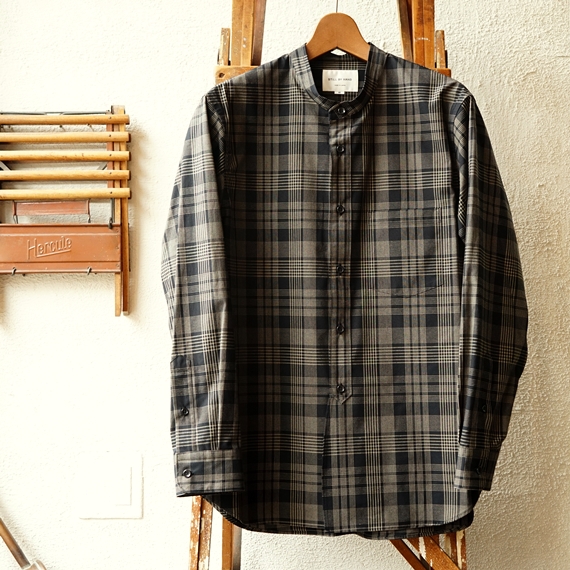 STILL BY HAND しっかりの生地感・バンドカラーのチェックシャツ