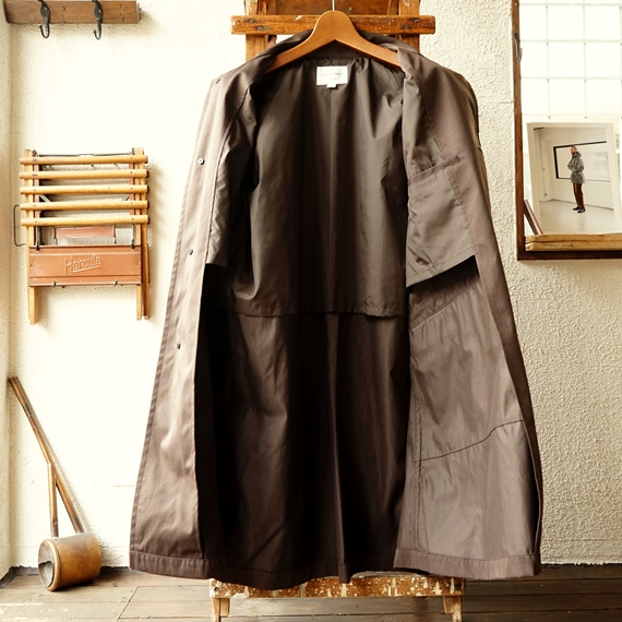 STILL BY HAND 綿のような特殊ナイロンのスタンドカラーコート